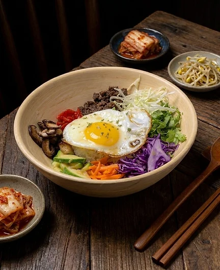 Bibimbap with egg and vegetables